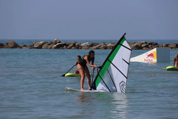 Water Sports Summer Many Sports Sea Everyone Throws Themselves Water — Stock Photo, Image