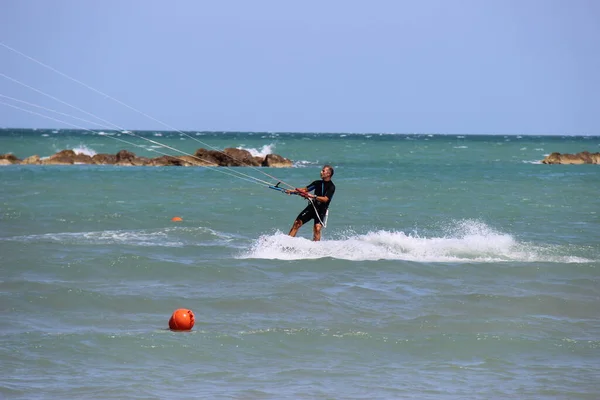 Vodní Sporty Létě Mnoho Sportů Moři Každý Vrhá Vody Kitesurf — Stock fotografie