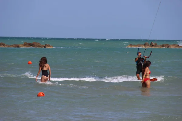 水上运动 夏天有许多体育运动要做 每个人都投身水中 — 图库照片