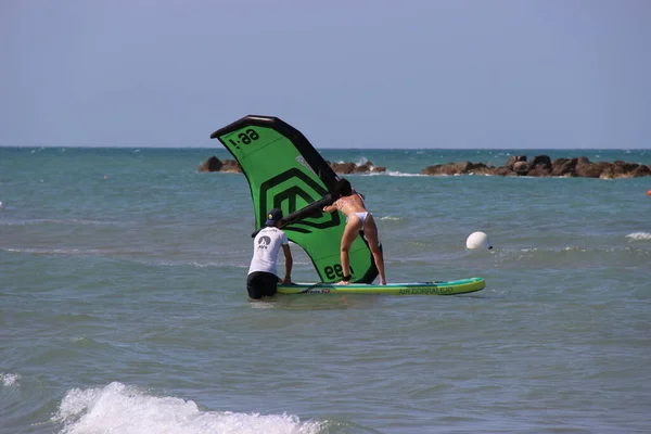 Ala Surfista Verano Hay Muchos Deportes Para Hacer Mar Todo — Foto de Stock