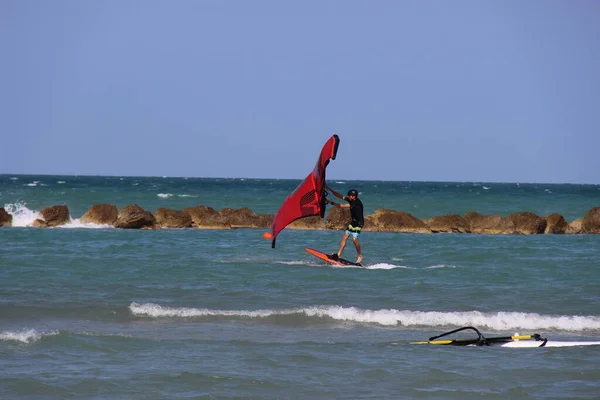 Wing Surfer Καλοκαίρι Υπάρχουν Πολλά Αθλήματα Κάνουμε Στη Θάλασσα Και — Φωτογραφία Αρχείου