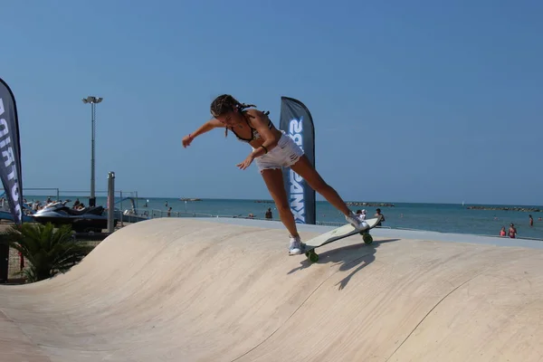 Skate Boarding Disciplíny Výkony Této Desce Koly Jsou Zde Jedním — Stock fotografie