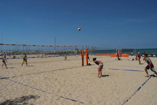 Plaj Voleybolu Azından Talya Mükemmel Bir Yaz Oyunudur Çünkü Plajda — Stok fotoğraf