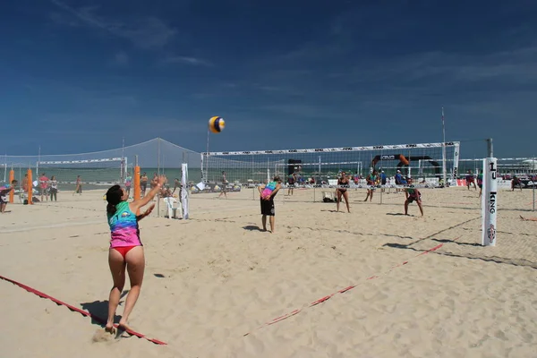 Beach Volejbal Letní Hra Par Excellence Alespoň Itálii Protože Hraje — Stock fotografie