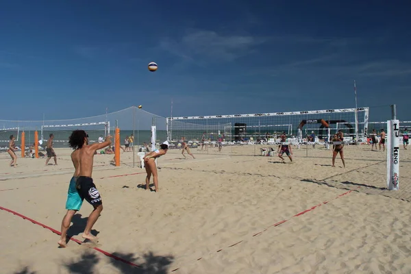 Plaj Voleybolu Azından Talya Mükemmel Bir Yaz Oyunudur Çünkü Plajda — Stok fotoğraf