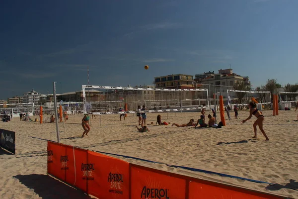 Beach Volejbal Letní Hra Par Excellence Alespoň Itálii Protože Hraje — Stock fotografie