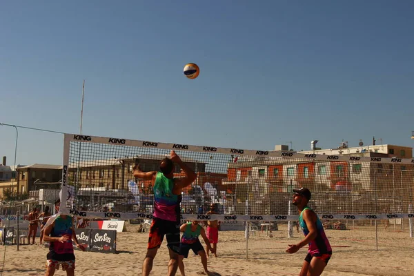 Les Athlètes Volleyball Plage Ont Physique Fantastique Très Bien Formé — Photo