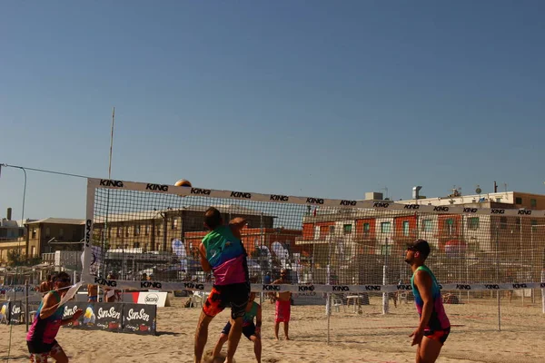 Beach Volleybal Atleten Hebben Een Fantastische Lichaamsbouw Zeer Goed Getraind — Stockfoto