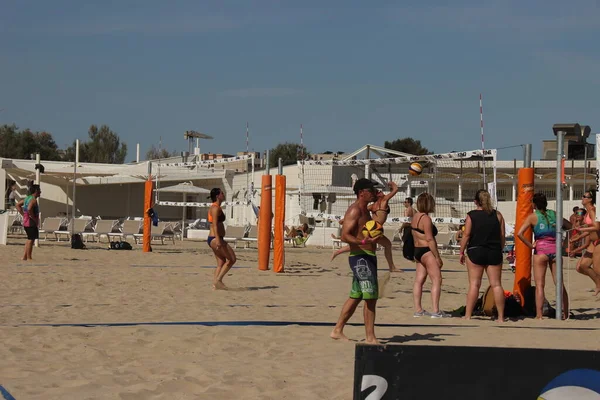 Beach Volleyboll Idrottare Har Fantastisk Fysik Mycket Väl Utbildad För — Stockfoto