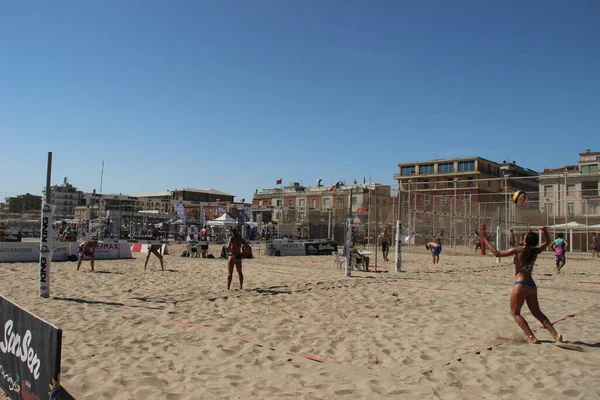 Beach Volleyboll Idrottare Har Fantastisk Fysik Mycket Väl Utbildad För — Stockfoto