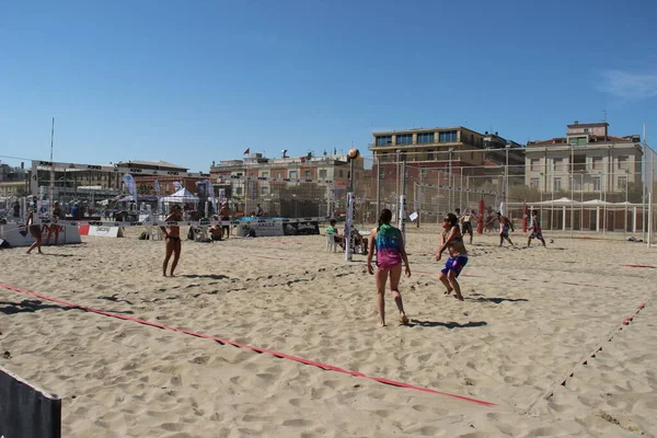 Beach Volleyboll Idrottare Har Fantastisk Fysik Mycket Väl Utbildad För — Stockfoto