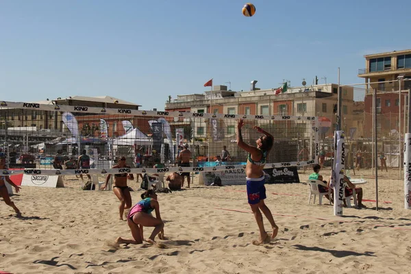 Gli Atleti Beach Volley Hanno Fisico Fantastico Molto Ben Addestrato — Foto Stock