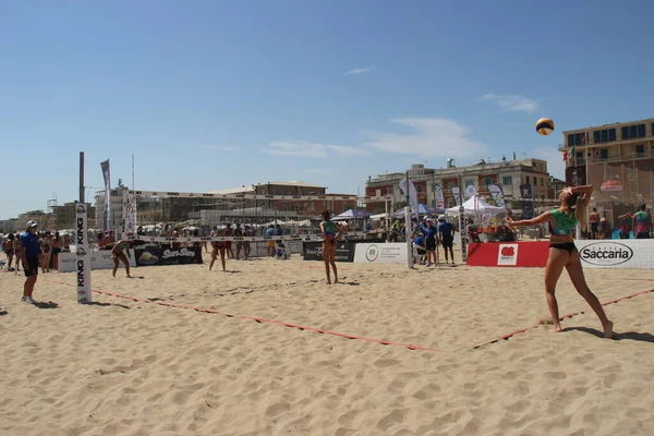 Beach Βόλεϊ Αθλητές Έχουν Μια Φανταστική Σωματική Διάπλαση Πολύ Καλά — Φωτογραφία Αρχείου