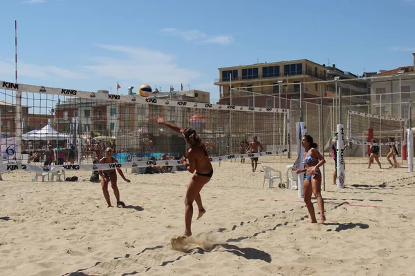 Beachvolleyball Athleten Haben Eine Fantastische Physis Sehr Gut Trainiert Der — Stockfoto