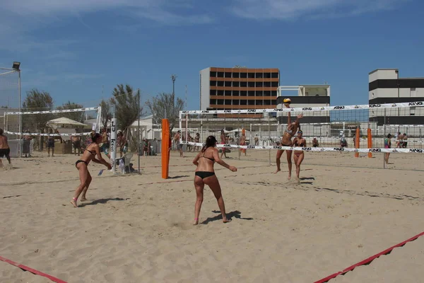 Les Athlètes Volleyball Plage Ont Physique Fantastique Très Bien Formé — Photo