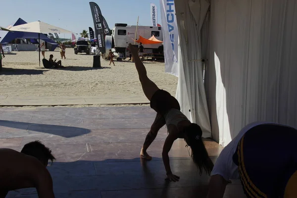 Yoga Sur Plage Une Leçon Plein Air Bord Mer Qui — Photo