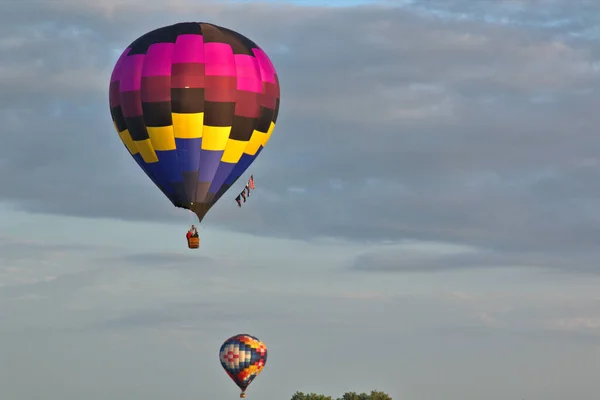 Színes Hőlégballonok Kora Reggeli Égbolton — Stock Fotó