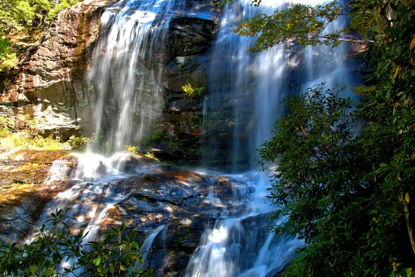 Fall Färger Omger Water Falls North Carolina — Stockfoto