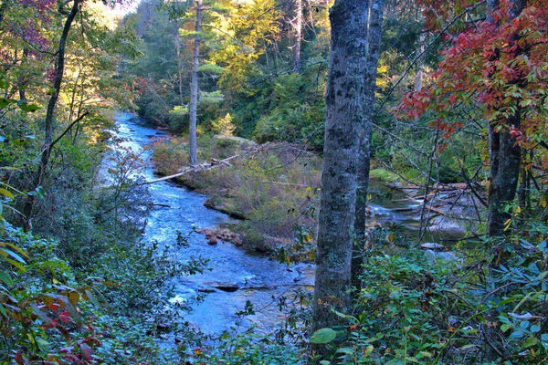 Manzaralı Sonbahar Renkleri Blue Ridge Parkway Yakınlarındaki Eski Bir Yapıyı — Stok fotoğraf