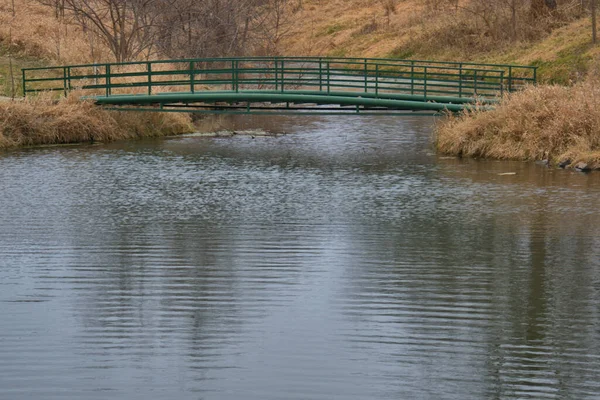 Metal Bridge Connects Park Fall — Stock Photo, Image