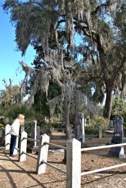 Bonaventure Mezarlığı dünyanın en güzel 10 mezarlığında seçildi! Çarpıcı heykeller, anıtlar ve özenle hazırlanmış mezarlıklar zarif, yosunlu meşe ağaçlarıyla süslenmiş 160 dönümlük araziyi süslüyor..