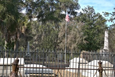 Bonaventure Mezarlığı dünyanın en güzel 10 mezarlığında seçildi! Çarpıcı heykeller, anıtlar ve özenle hazırlanmış mezarlıklar zarif, yosunlu meşe ağaçlarıyla süslenmiş 160 dönümlük araziyi süslüyor..