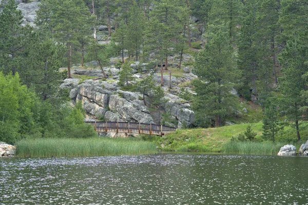 Rocky Mountain Lake Bridge Background — Stock Photo, Image