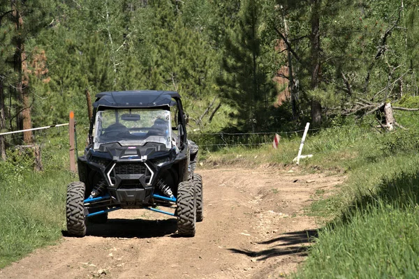 Side Side Atv Passing Thru Gate National Forest Trail — Stock Photo, Image