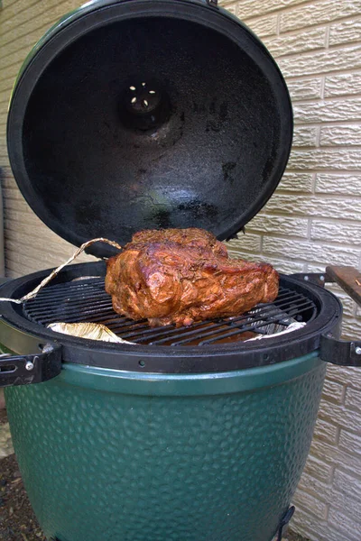 Temperature Probe Stuck Pork Butt Being Smoked Hickory Chunks Fotos De Bancos De Imagens