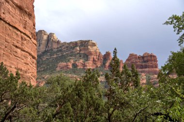 Sinagua halkı M.S. 650 civarında Arizona 'ya geldi. Yaban bitkileri ve hayvanlarla beslenen çiftçi insanlardı.