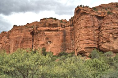 Sinagua halkı M.S. 650 civarında Arizona 'ya geldi. Yaban bitkileri ve hayvanlarla beslenen çiftçi insanlardı.