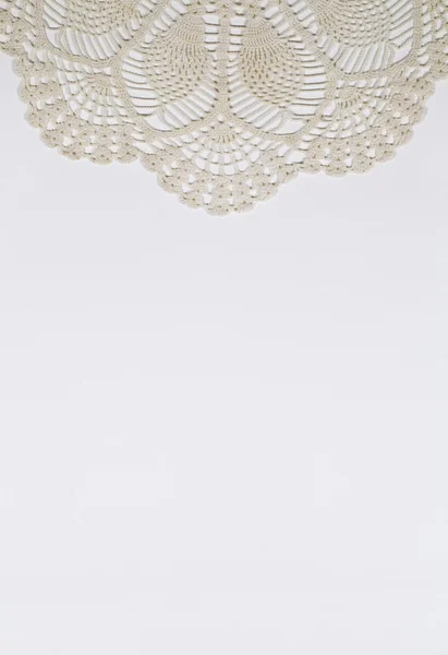 古董桌巾螺旋形上升，白色背景 — 图库照片