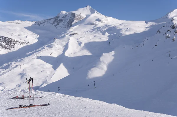 滑雪板和 hintertux 冰川 — 图库照片
