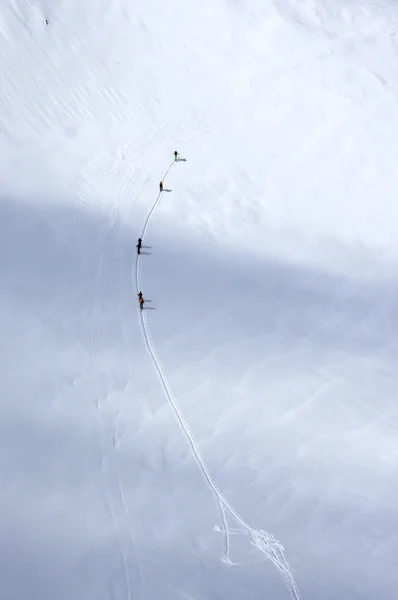 Skiers on the glacier in Alps — Stock Photo, Image