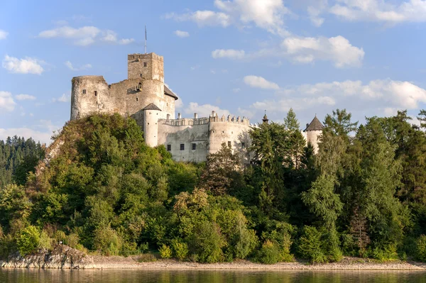 Castillo medieval en Niedzica, Polonia — Foto de Stock