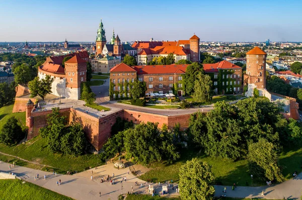 Krakau Polen Historisch Koninklijk Wawel Kasteel Kathedraal Luchtfoto Bij Zonsondergang — Stockfoto