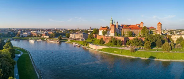 Krakkó Lengyelország Széles Légi Panoráma Naplementekor Royal Wawel Várral Katedrálissal — Stock Fotó