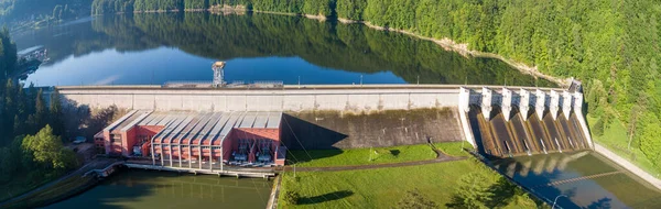 Широкая Панорама Розновской Плотины Искусственного Озера Гидроэлектростанции Реке Дунаец Польше — стоковое фото