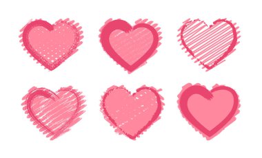 İzole edilmiş beyaz arka planda elleri çizilmiş grunge kalpler. Bir dizi aşk işareti. Tasarım için eşsiz bir taslak resmi