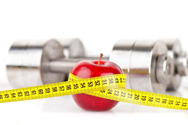 Dumbbells with an apple — Stock Photo, Image