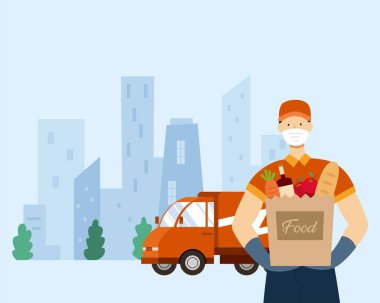 Yüzü maskeli kurye dışarıda market poşeti taşıyor. Teslimat kamyonu ve şehir arka planında. COVID-19 salgınları sırasında güvenli yiyecek teslimatı kavramı.