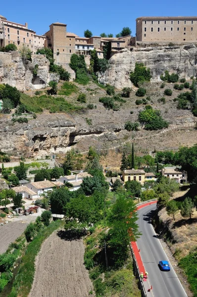 Cuenca huizen gelegen op de klif — Stockfoto