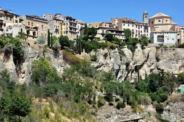 Cuenca huizen gelegen op de klif — Stockfoto