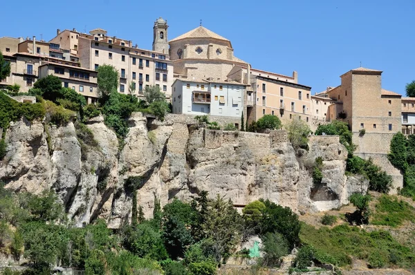 Cuenca huizen gelegen op de klif — Stockfoto