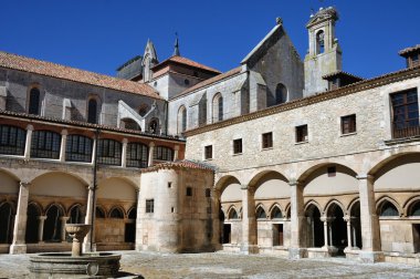 iç avluya manastırın Burgos, İspanya