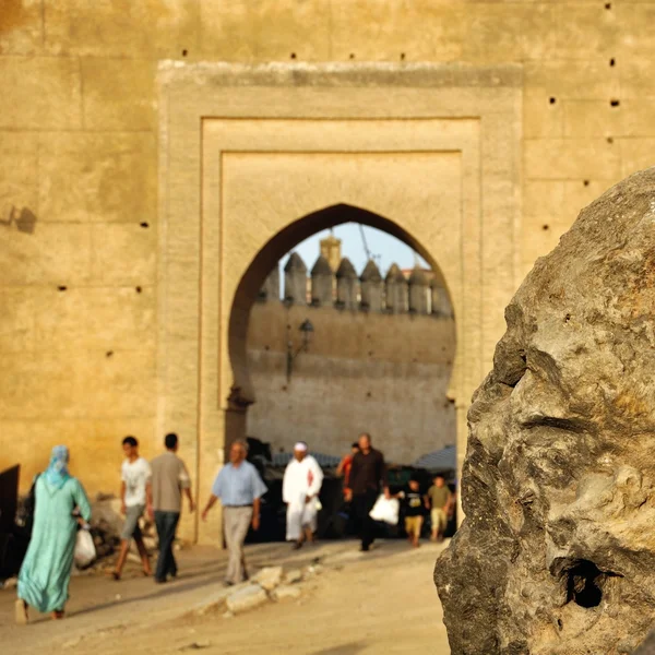 Golden Gates to old town of Fez — Stock Photo, Image