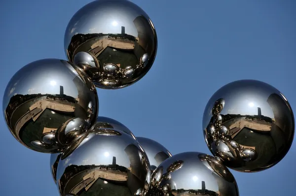 Sculpture 80 Balls Stainless steel — Stock Photo, Image