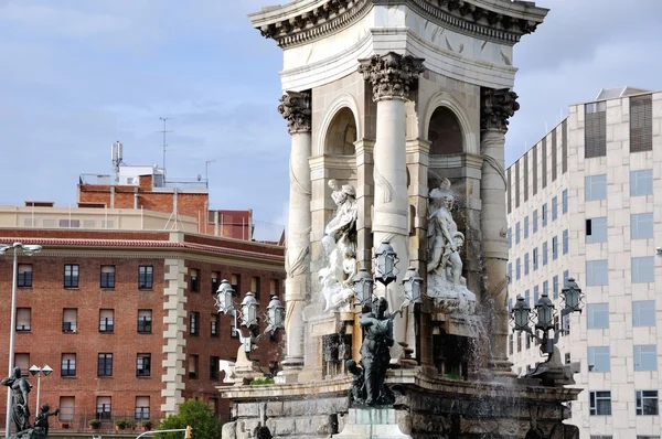 Estátua-Fonte em Barcelona — Fotografia de Stock