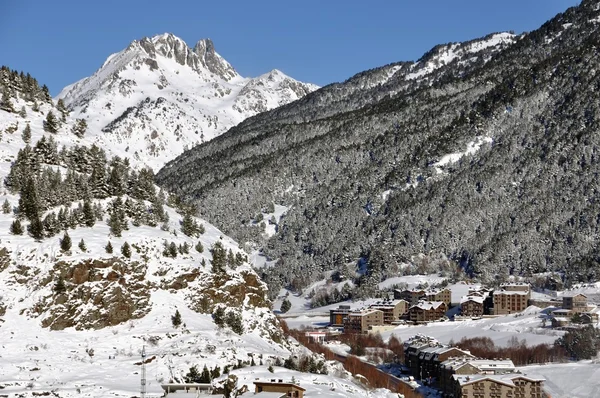 Vistas a la montaña en invierno — Foto de Stock