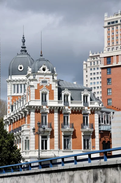 Bâtiments anciens en Madrid, Espagne — Photo